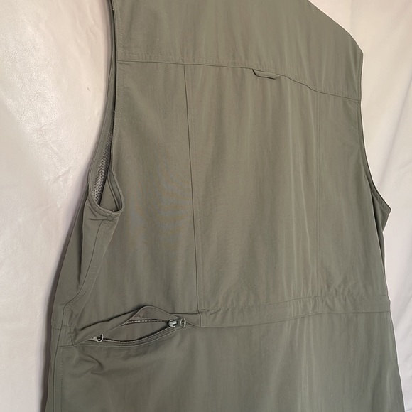 TravelSmith (Never Worn) Men’s fishing vest, 16 Pockets, hunting, shooting Sz L - Picture 8 of 9